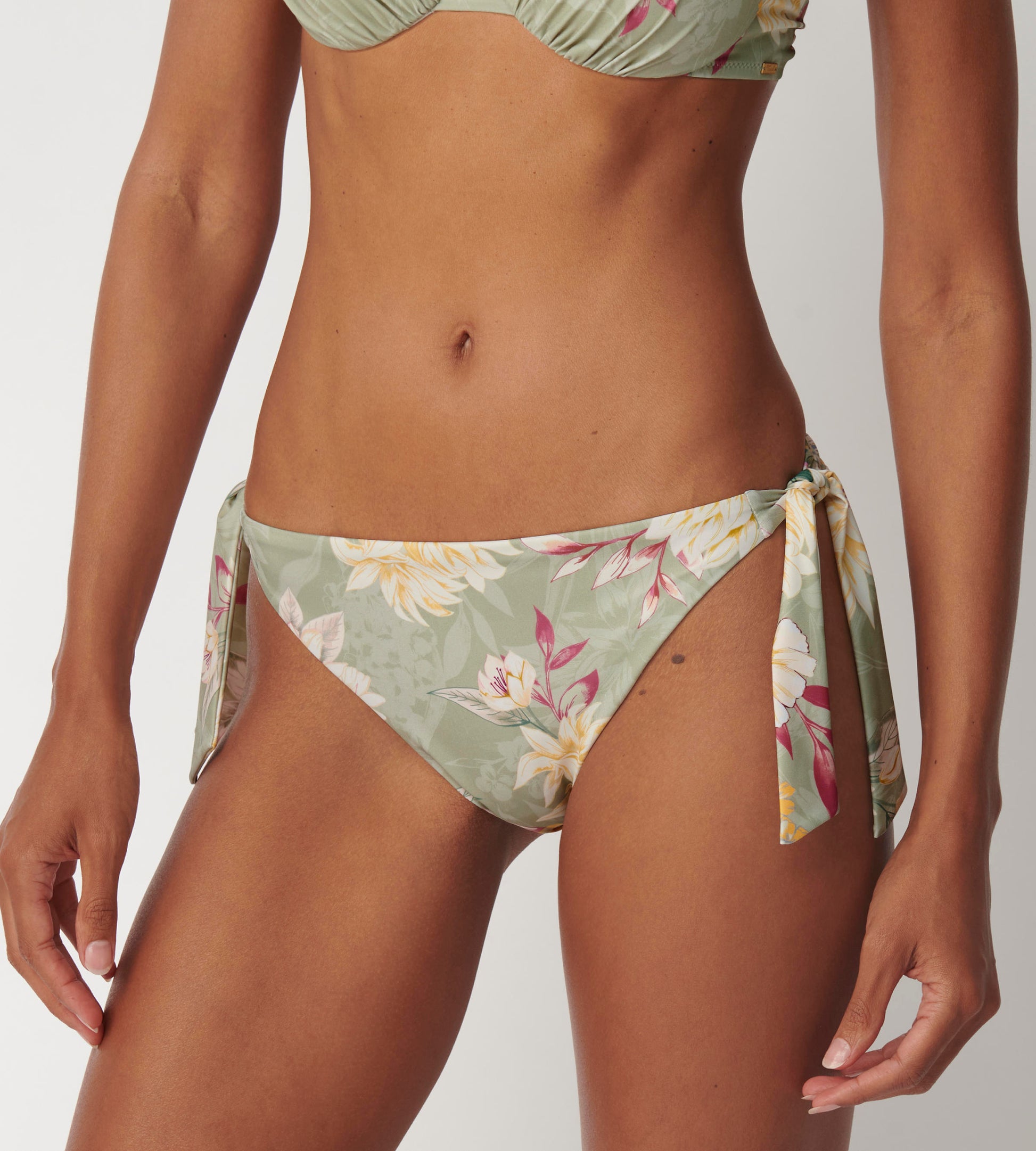 Bikini Triumph Botanical Leaf Tai M009